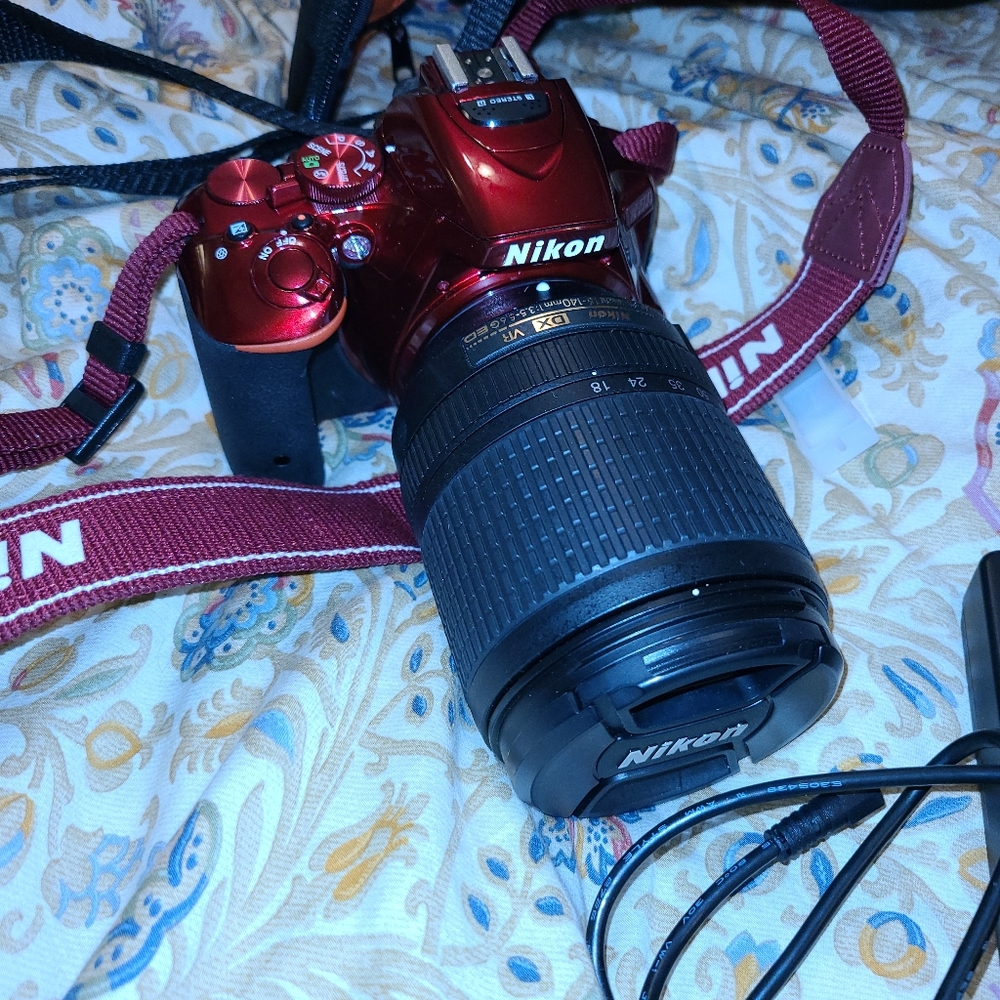 Nikon - D5500 DSLR Camera with AF-S DX NIKKOR 18-140mm f/3.5-5.6G ED VR Lens - R